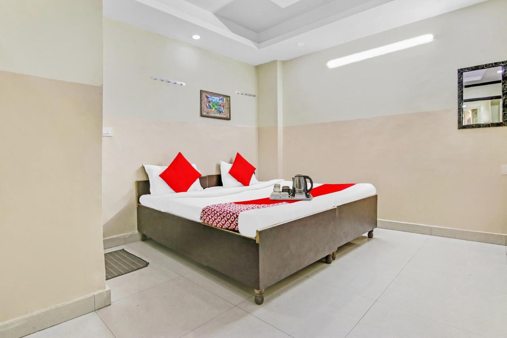 Super Hotel O Royal Green New Delhi Buitenkant foto