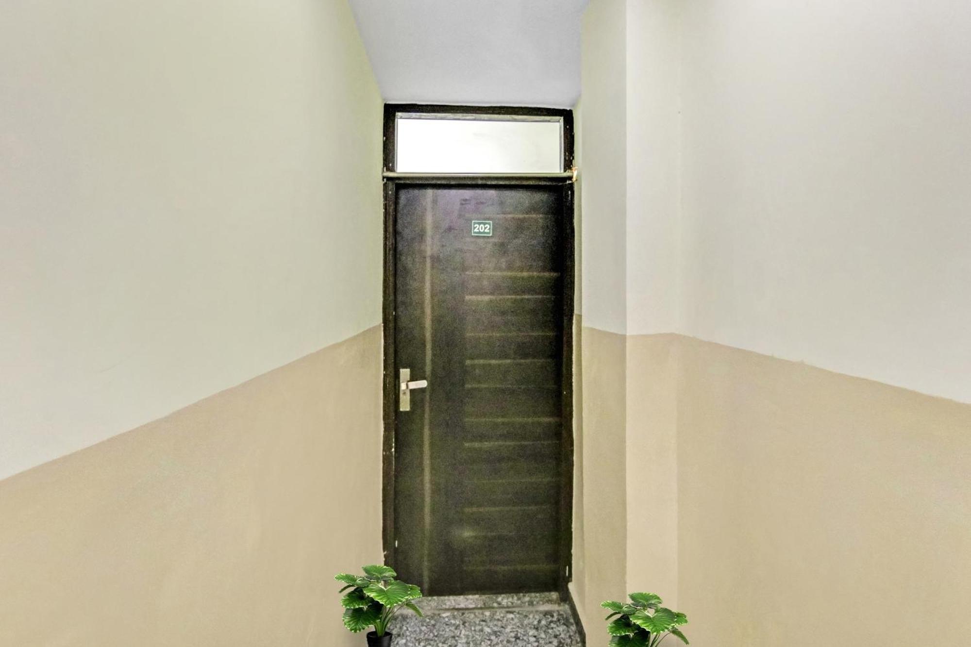 Super Hotel O Royal Green New Delhi Buitenkant foto
