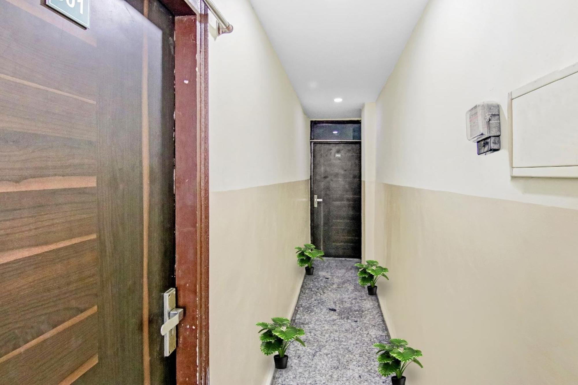 Super Hotel O Royal Green New Delhi Buitenkant foto