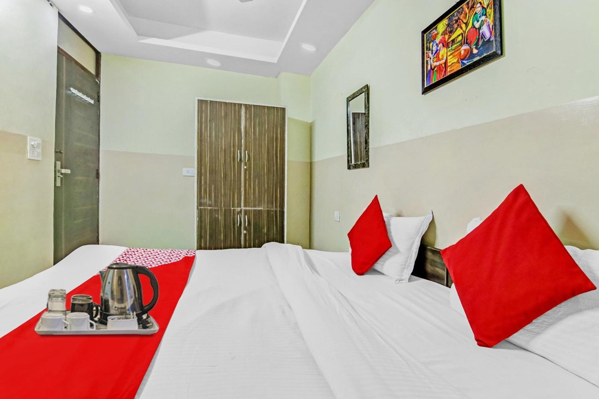 Super Hotel O Royal Green New Delhi Buitenkant foto