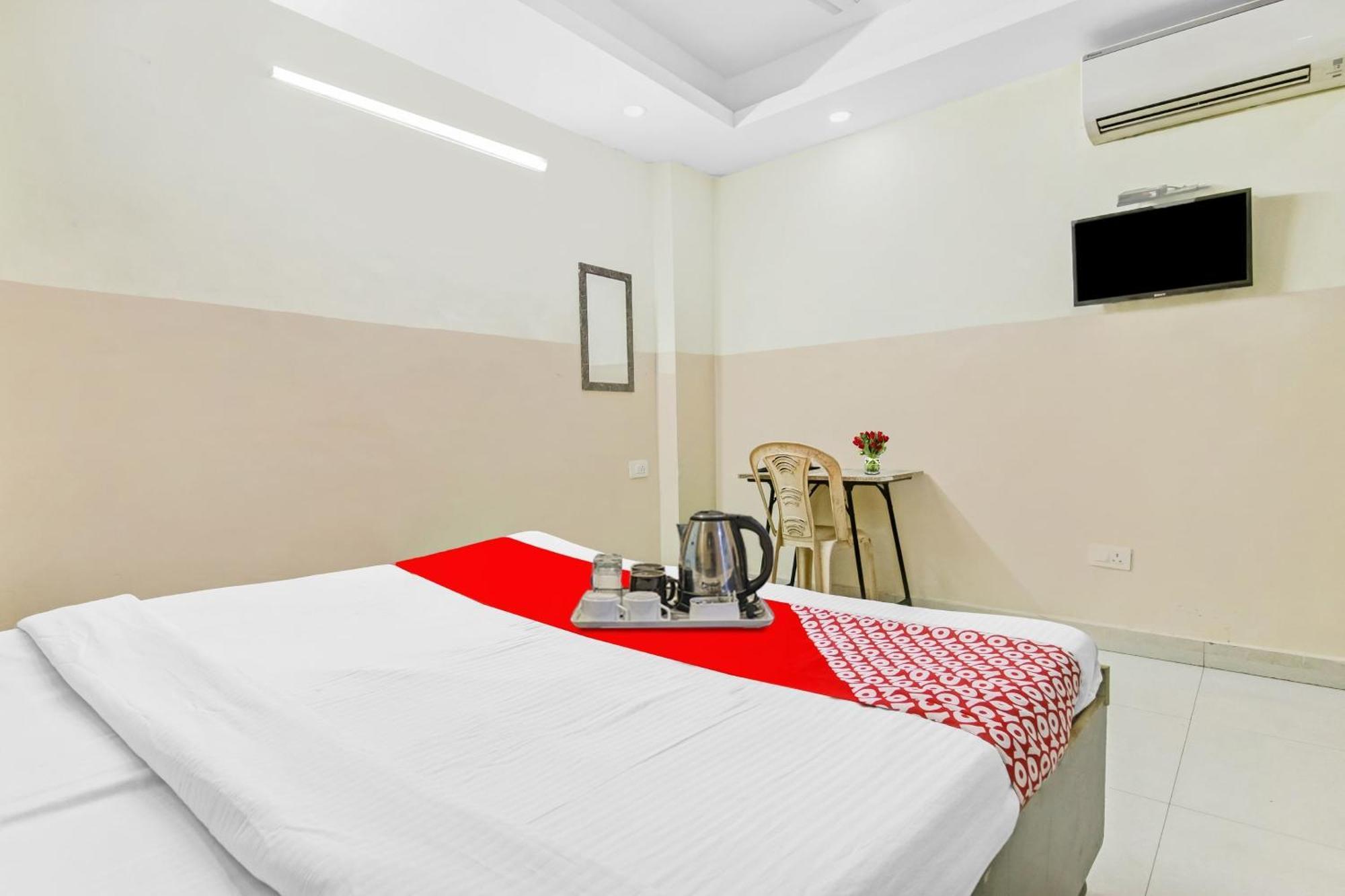 Super Hotel O Royal Green New Delhi Buitenkant foto